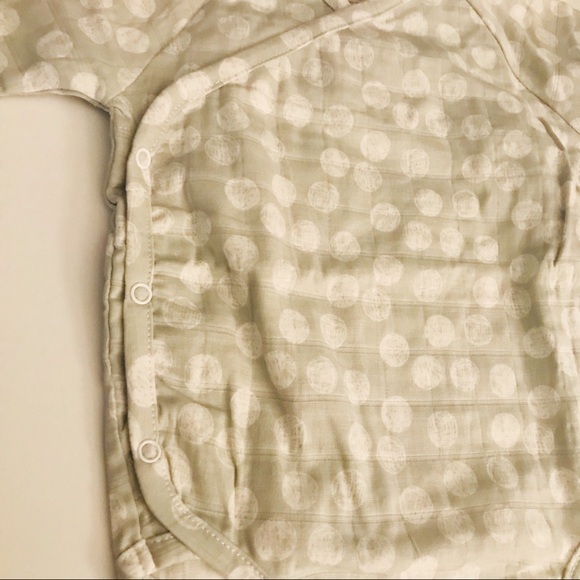 NWT ADEN AND ANAIS MUSLIN BODYSUIT ROMPERS 9-12M - Picture 7 of 14